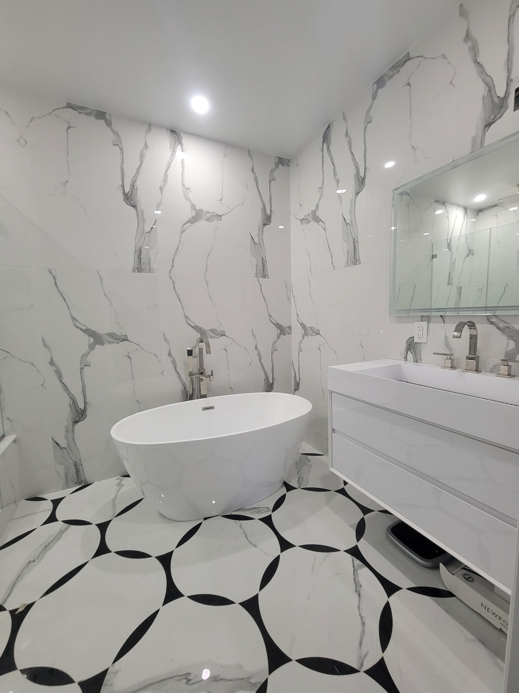 Stunning Textured Glazed Stacked Tile Design For Apartments image